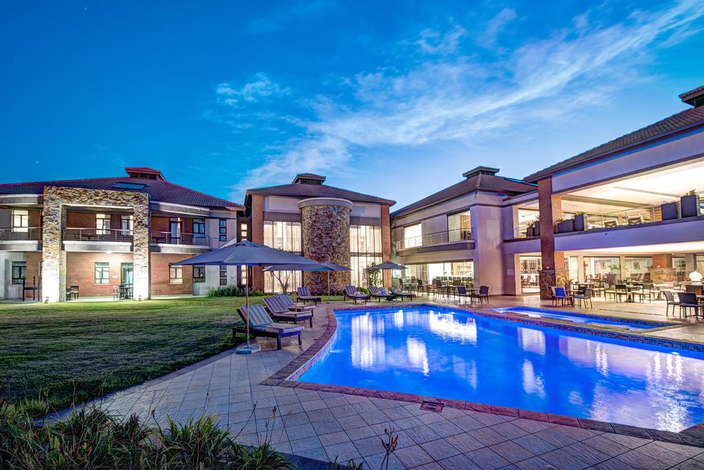 Royal Marang Hotel Phokeng Экстерьер фото The clubhouse at the Waterfall Equestrian Estate